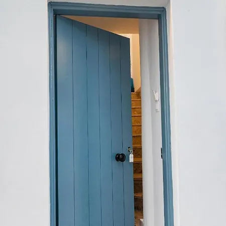 The White Rose Apartment