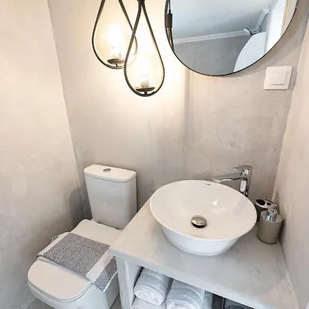 The White Rose Apartment *